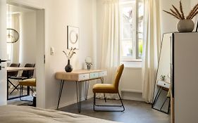 Stilvoll! 2 Schlafzimmer! Klimatisiert! Gassenviertel-Fußgängerzone! Wohnzimmer! Küche! Bad!